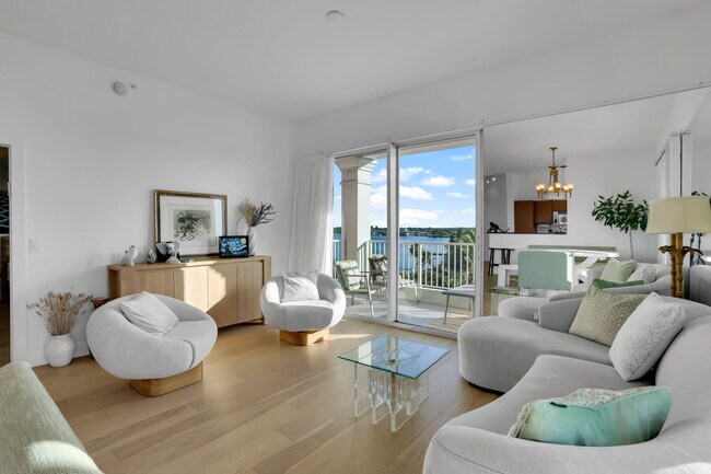 Building Photo - 806 E Windward Way