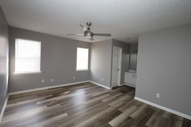 Building Photo - 2570 Marathon Dr