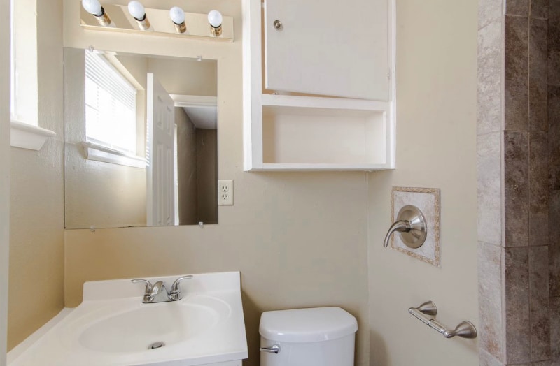 Building Photo - 830 E Linda Dr