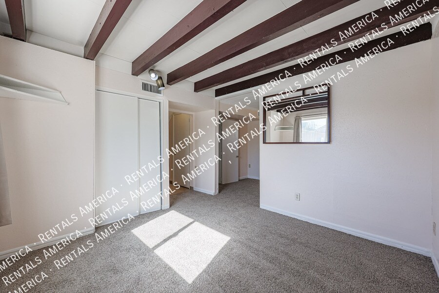Building Photo - 727 E Taylor St
