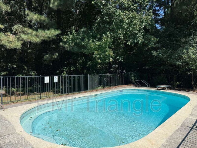 Building Photo - 4301 Ellinwood Dr