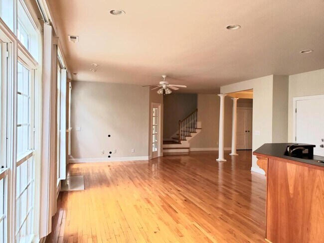 Building Photo - 102 Alden Village Ct
