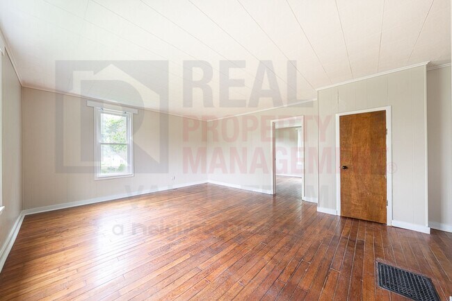 Building Photo - 5066 Newton Falls Rd