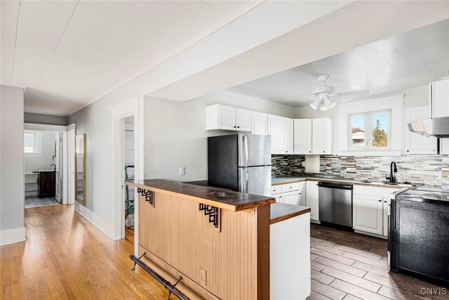 Building Photo - 22 Jordan St