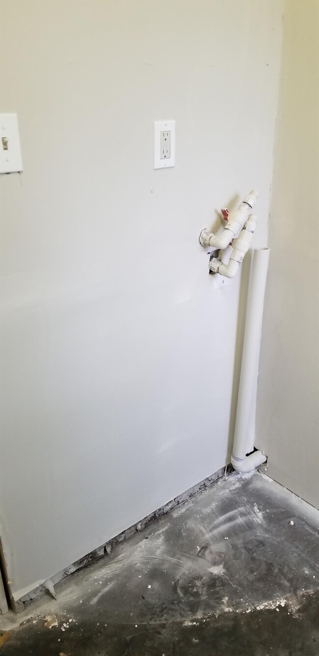 Building Photo - 3256 Suncrest Dr