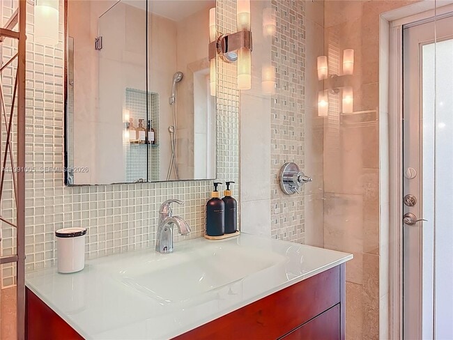 Building Photo - 1419 NE 4th Ct