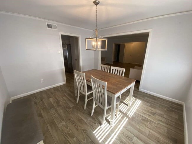 Building Photo - 5566 Beechnut St