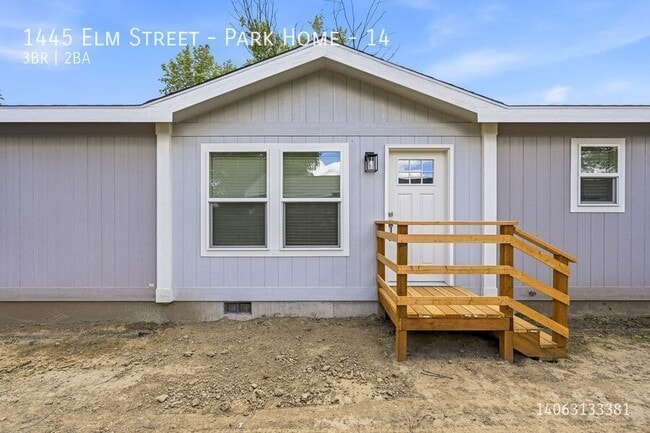Building Photo - 1445 Elm St