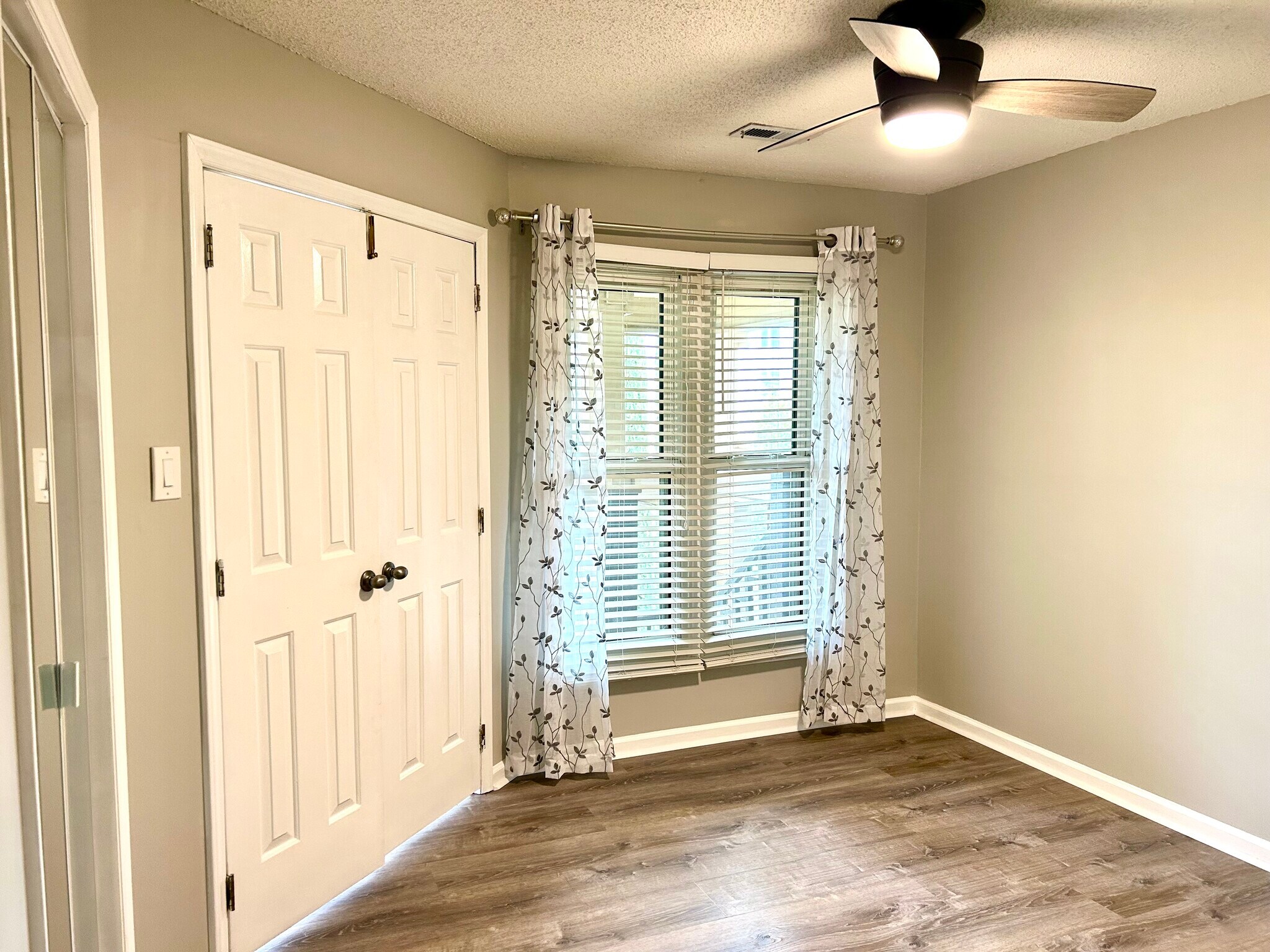 Second bedroom - 1101 E Morehead St