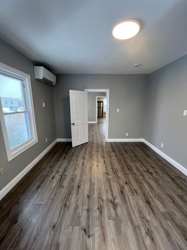 Building Photo - 66 Dalton St