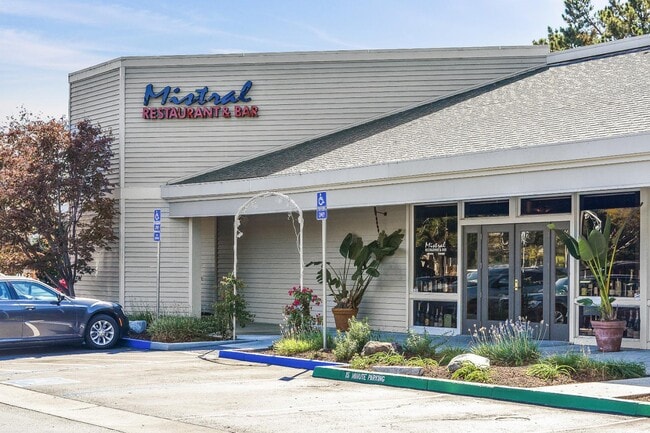 Building Photo - 142 Monaco Dr