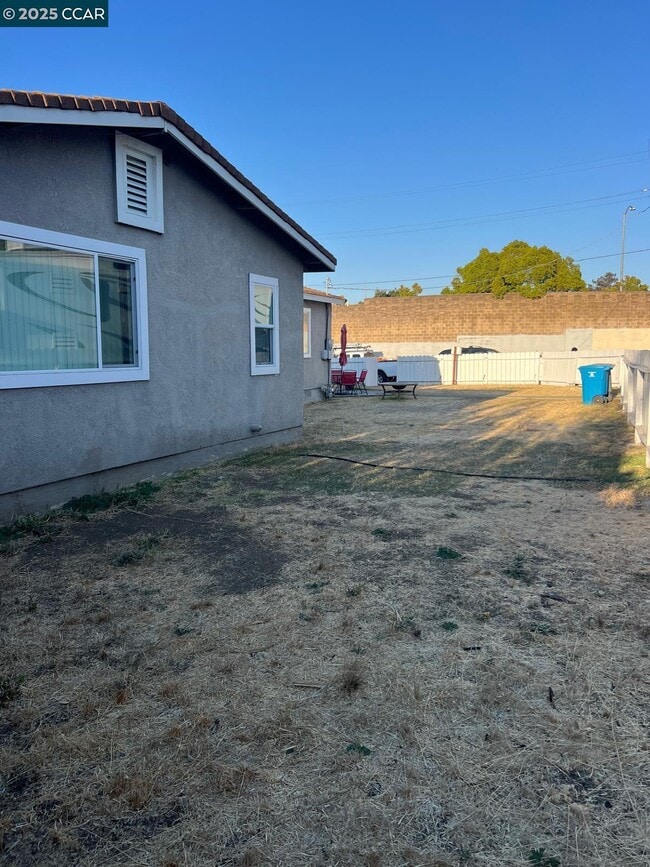 Building Photo - 205 Curry Ave