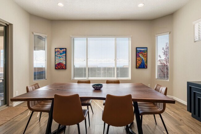 Building Photo - 1720 Mount Hood Trl NW