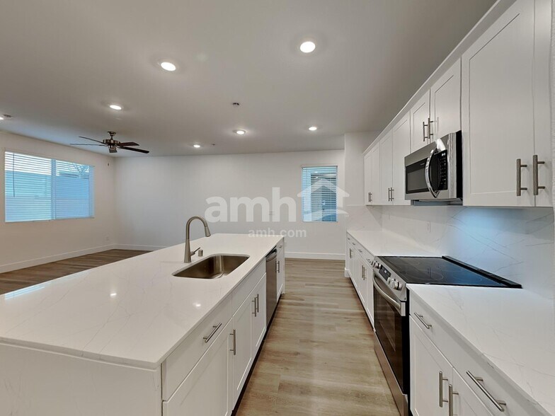 Building Photo - 8365 Flagpole Loop Ave