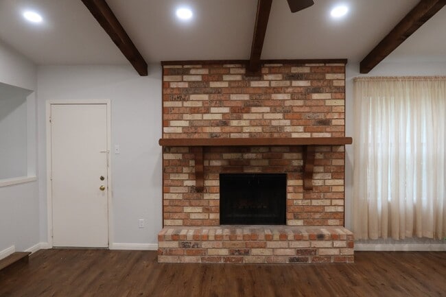 Building Photo - 101 Travis Ln