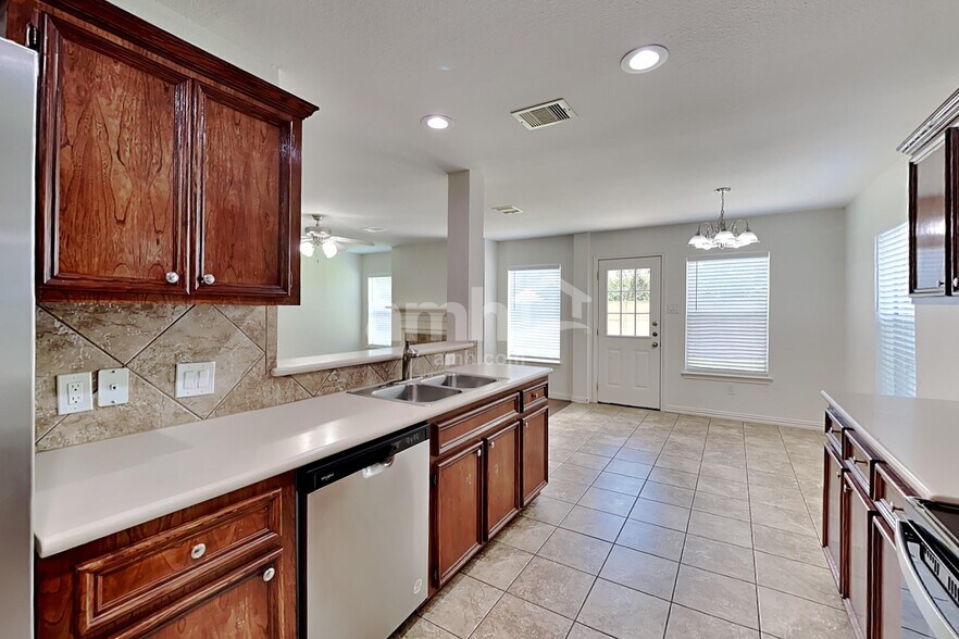 Building Photo - 26949 Carriage Manor Ln