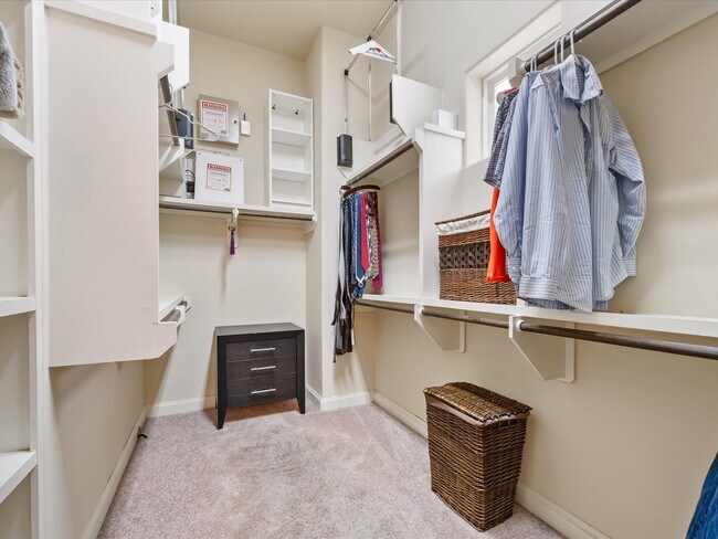 Building Photo - 249 E 27th St