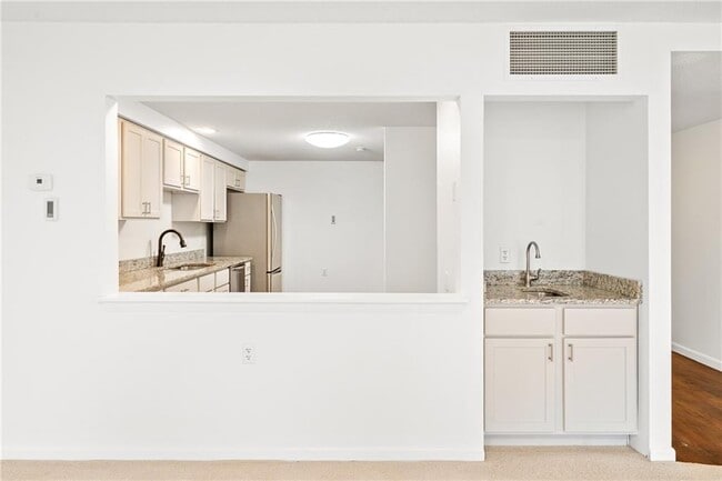 Building Photo - 30 Argyle Ave