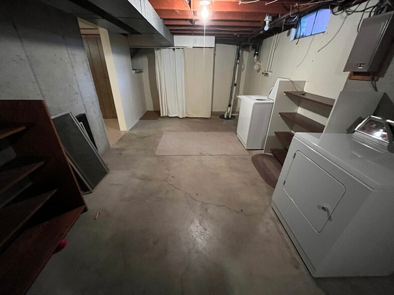 Building Photo - 350 W Mae Rose Ave