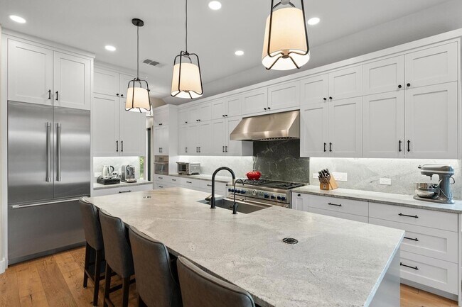 Building Photo - 4518 Diamante Dr
