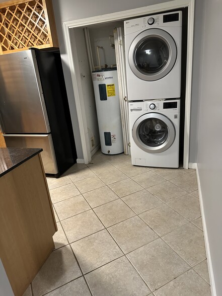 Dryer/Washer - 1445 Monroe Dr NE