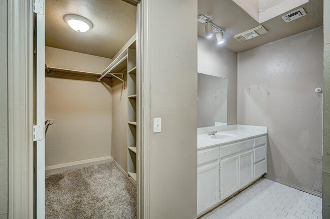 Building Photo - 2733 Tealwood Dr