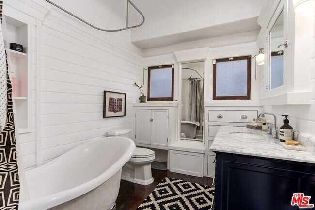 Building Photo - 3438 4th Ave