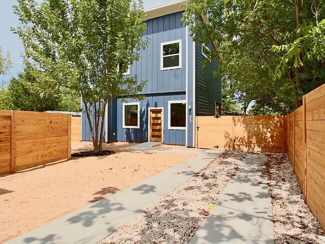 Building Photo - East Riverside near parks