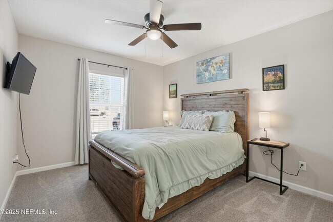 Building Photo - 12581 Creekside Mnr Dr