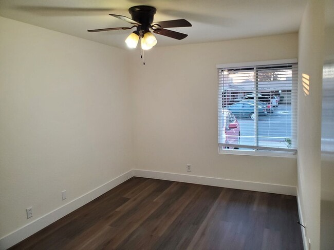 Building Photo - Beautiful 3 bedroom, 2 bath condo for rent...