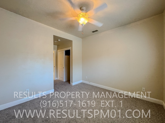 Building Photo - Lovely 3 bedroom in great location