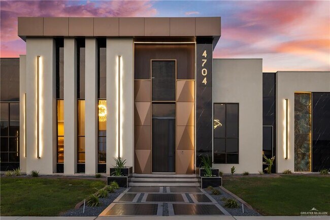 Building Photo - 4704 Estancia Pkwy