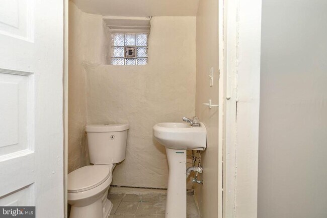 Building Photo - 1929 W Sparks St