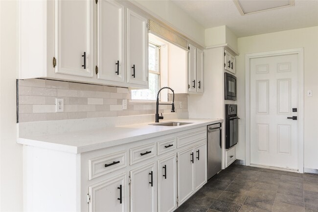 Building Photo - 431 Topsail Way