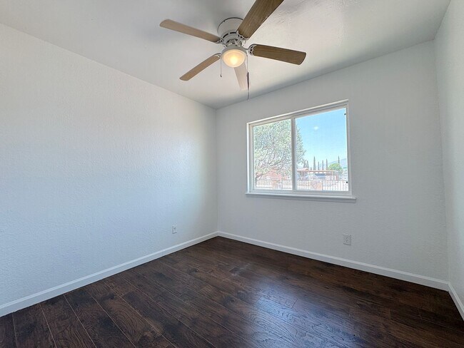 Building Photo - Northeast El Paso 4 Bed Refrig A/C