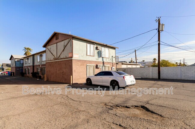 Building Photo - 739 E Pierce St