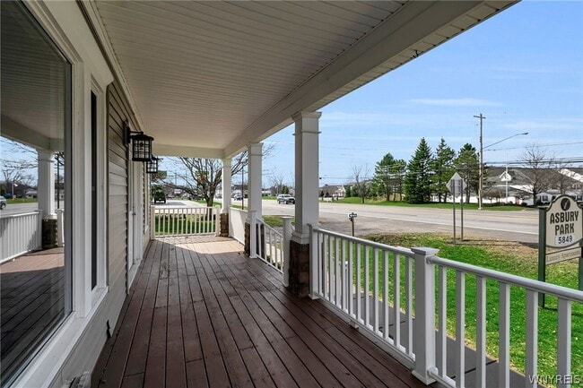 Building Photo - 5849 Broadway St