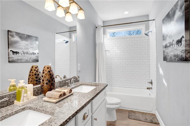 Building Photo - 1395 Marion St SE