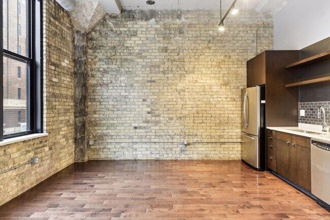 Building Photo - 618 N Washington Ave