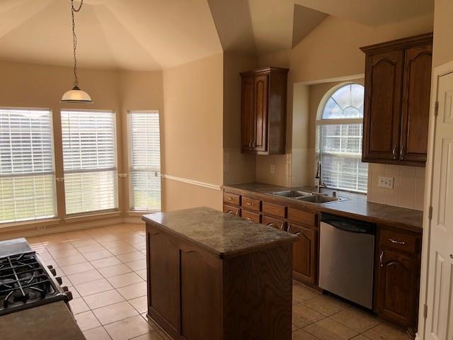 Building Photo - 641 Marlee Dr