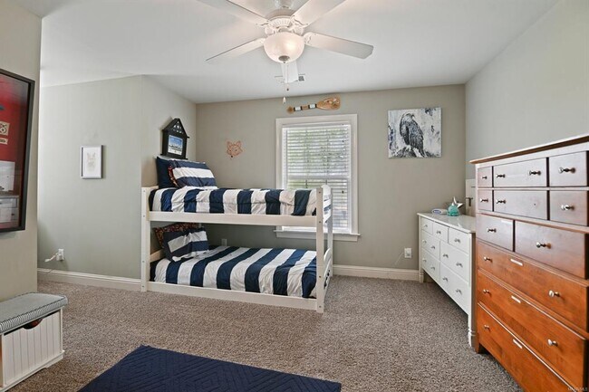 Building Photo - 401 Clear Creek View