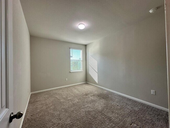 Building Photo - 14010 Luisium View