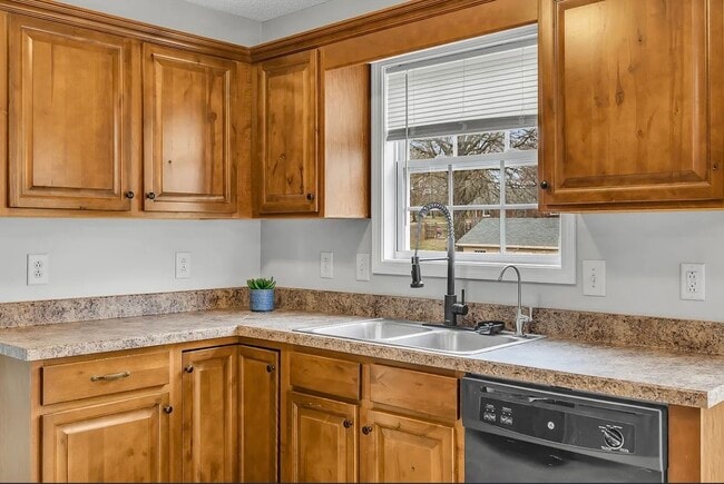 Building Photo - 3423 Queensbury Rd