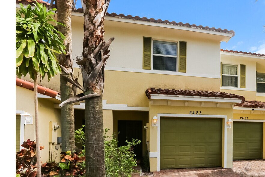 Primary Photo - 2423 NW 31st Ct