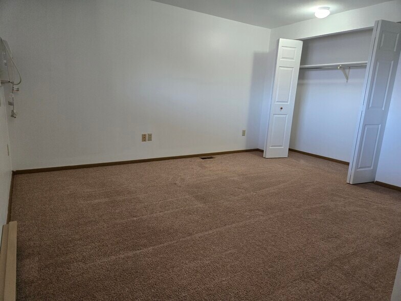 bedroom - 25 4th Ave