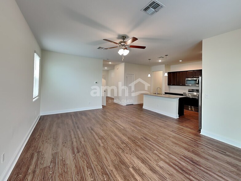 Building Photo - 1038 Summer Stone Lp