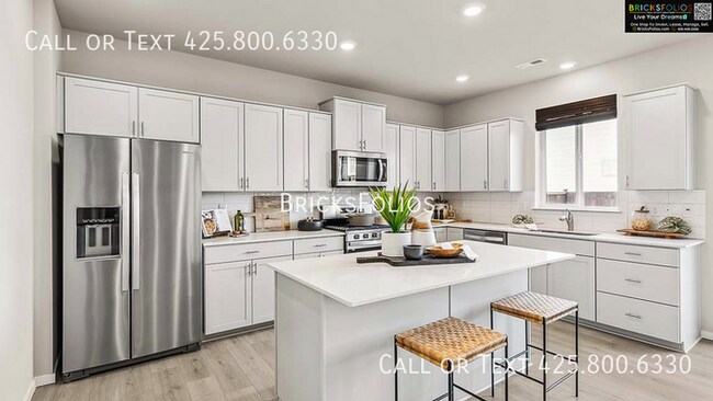 Building Photo - Ideally located near I-5, JBLM, shopping centers, top-rated schools, and outdoor recreation.