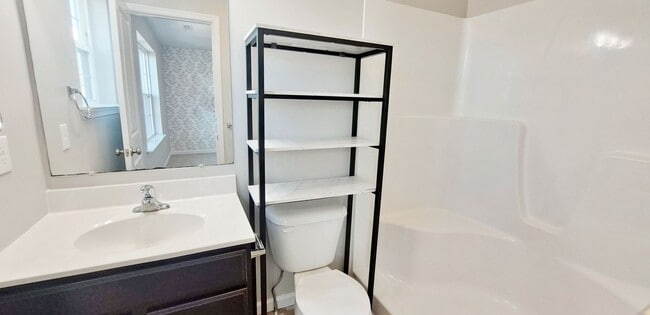 Building Photo - 3 Bed / 3-1/2 Bath Single Family Townhome