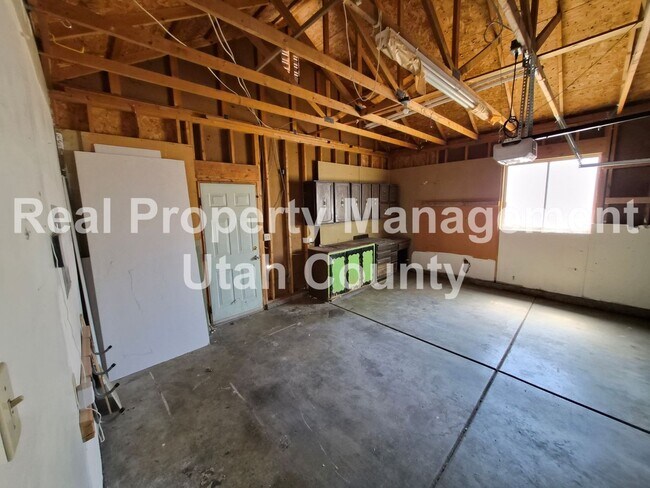 Building Photo - Qualify With 2.5x Rent in Income. Plus Hal...