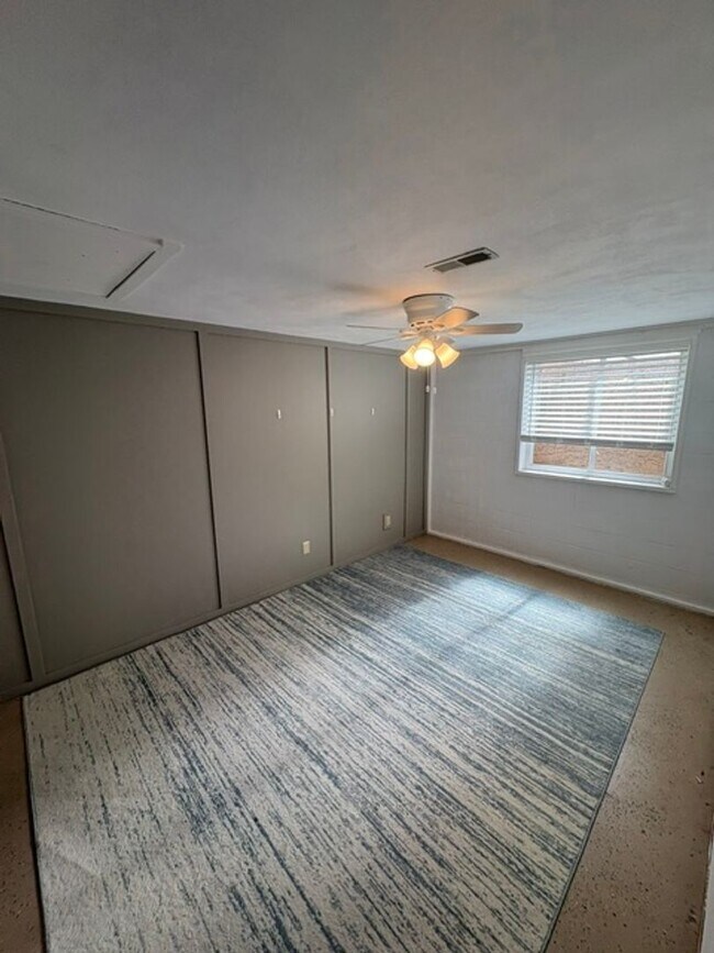 Building Photo - Single Family Home in Germantown Hills with Pool 3 BR / 4BA